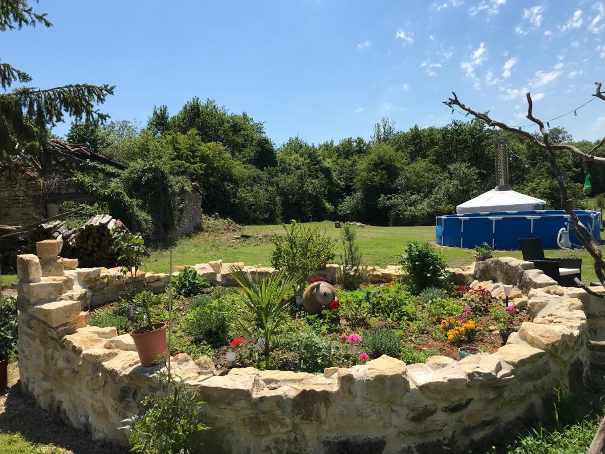 French Fields Luxury Glamping Original Mongolian Yurt Hotel Le-Vieux-Cerier Eksteriør billede