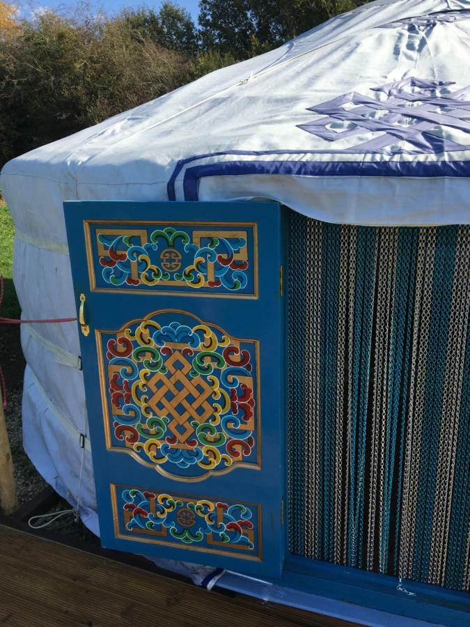 French Fields Luxury Glamping Original Mongolian Yurt Hotel Le-Vieux-Cerier Eksteriør billede
