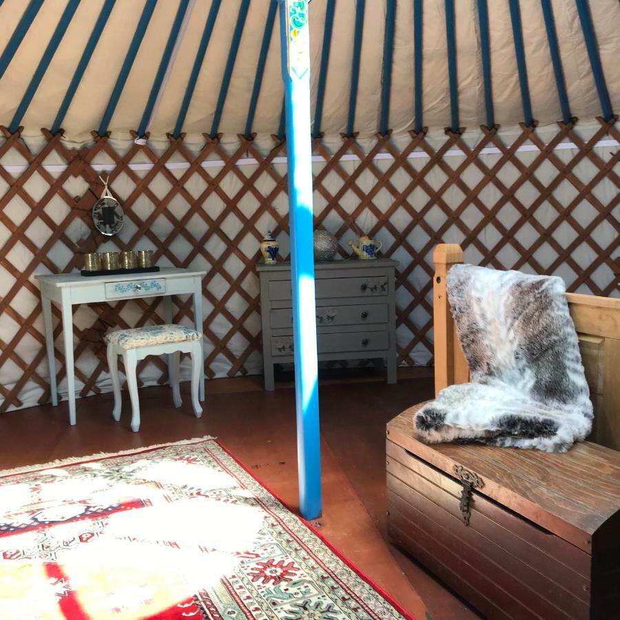 French Fields Luxury Glamping Original Mongolian Yurt Hotel Le-Vieux-Cerier Eksteriør billede