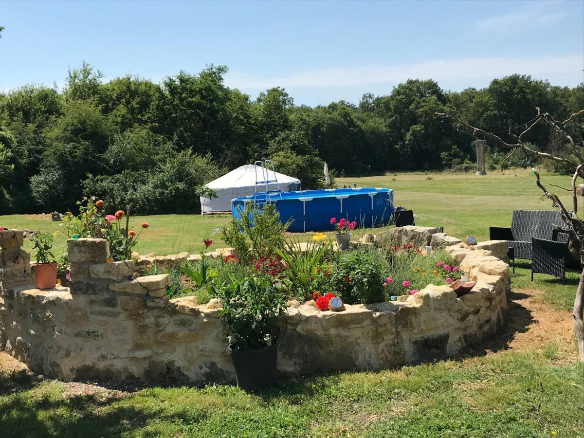 French Fields Luxury Glamping Original Mongolian Yurt Hotel Le-Vieux-Cerier Eksteriør billede