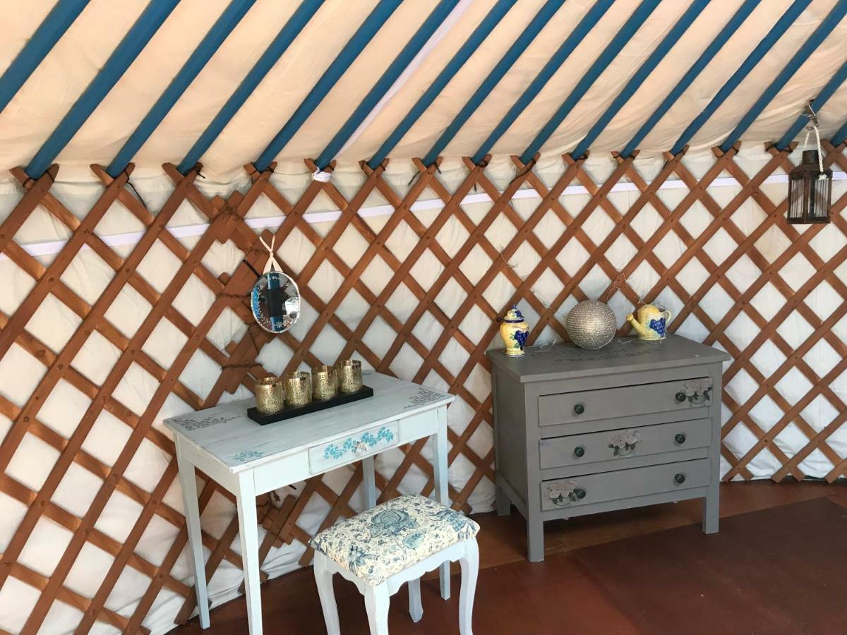 French Fields Luxury Glamping Original Mongolian Yurt Hotel Le-Vieux-Cerier Eksteriør billede